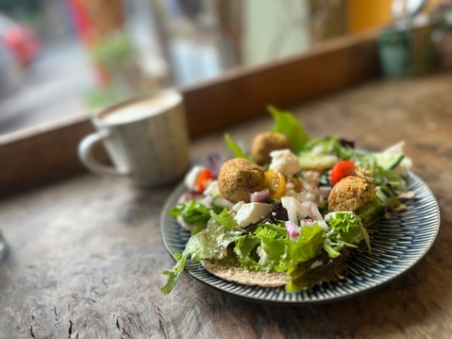 make a summer bowl arrangement with lunch provided